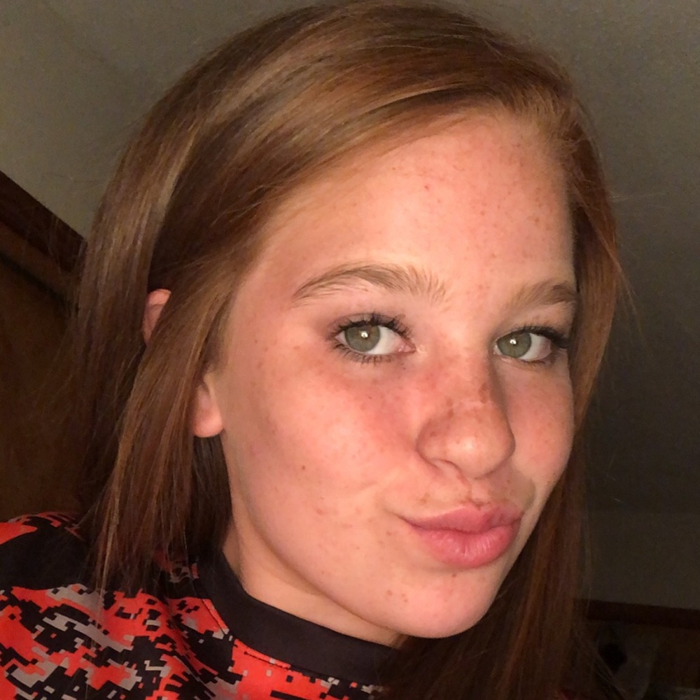 Meet this addicted posher, Aly!😉